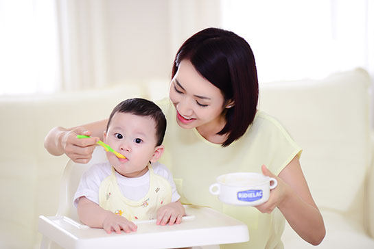 3 Kiểu Cho Bé Ăn Dặm Đúng Chuẩn